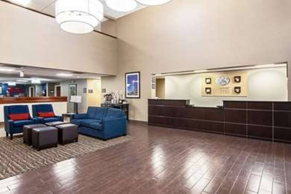 Comfort Suites Airport 4