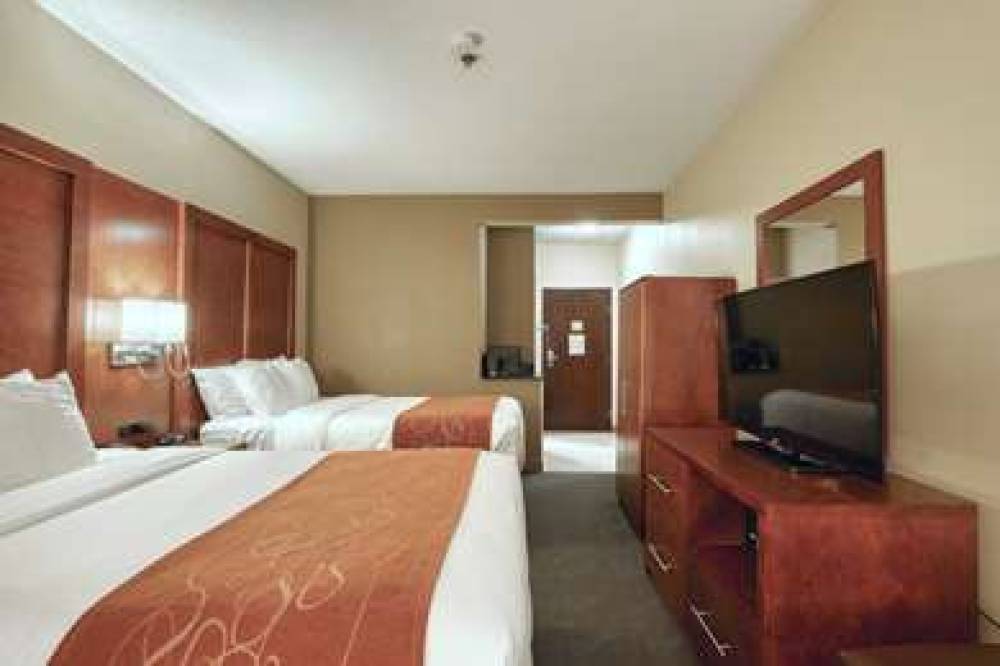 Comfort Suites Appleton Airport 8