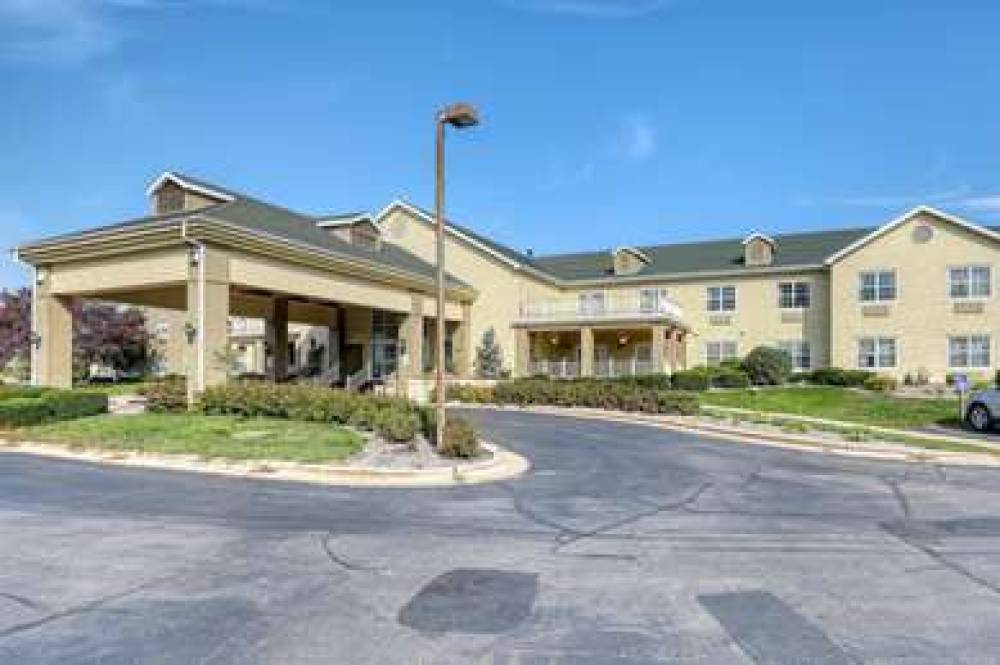 Comfort Suites Appleton Airport 1