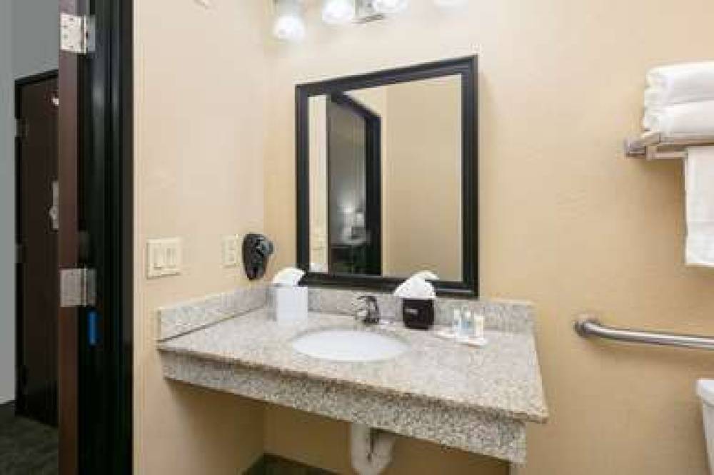 Comfort Suites Arlington - Entertainment District 5