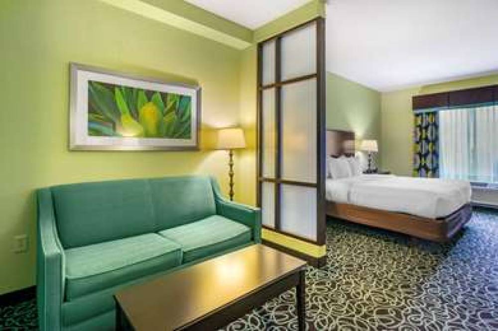 Comfort Suites At Fairgrounds-Casino 10