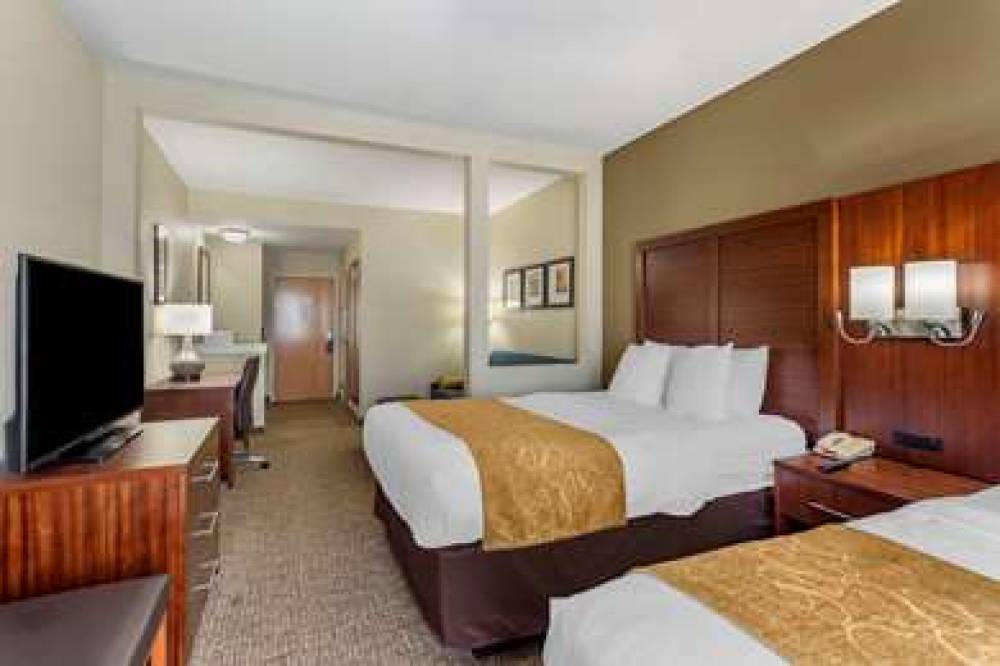 Comfort Suites At Rivergate Mall 9