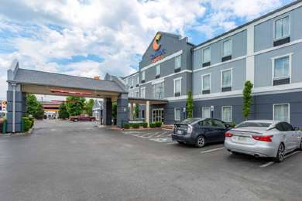 Comfort Suites At Rivergate Mall 2