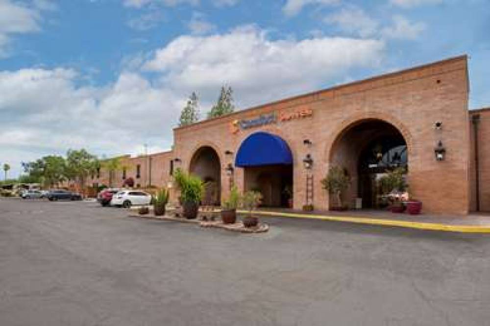 Comfort Suites At Sabino Canyon 1