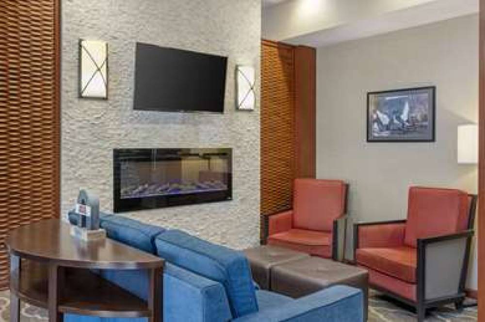 Comfort Suites Brownsburg 3