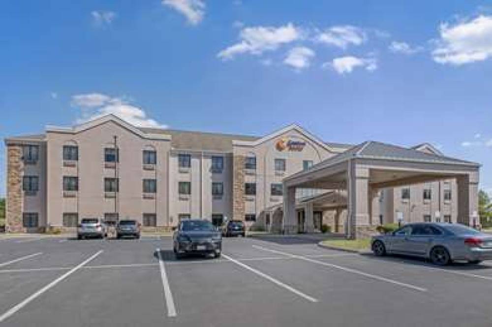 Comfort Suites Brownsburg 1