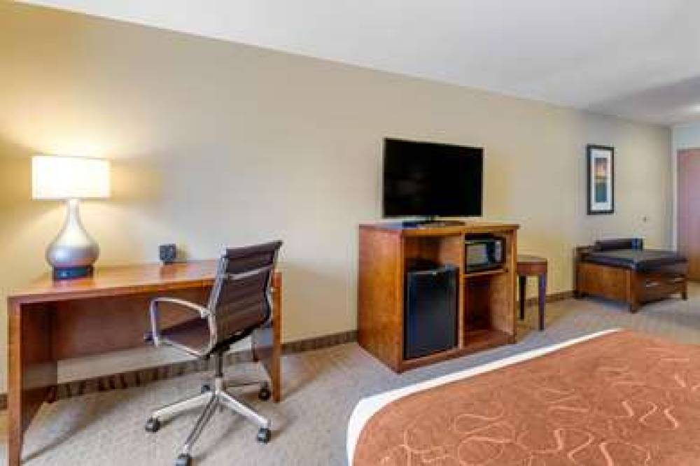 Comfort Suites Burlington 3