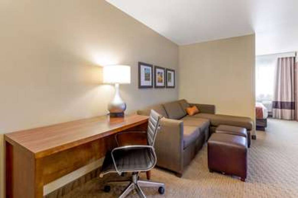 Comfort Suites Burlington 8