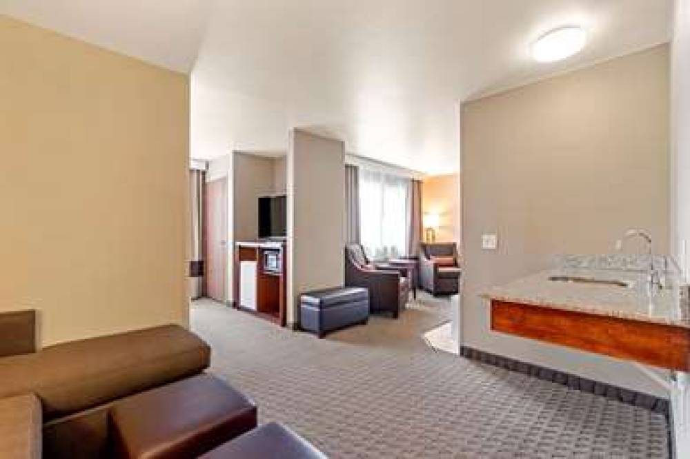 Comfort Suites Burlington 6