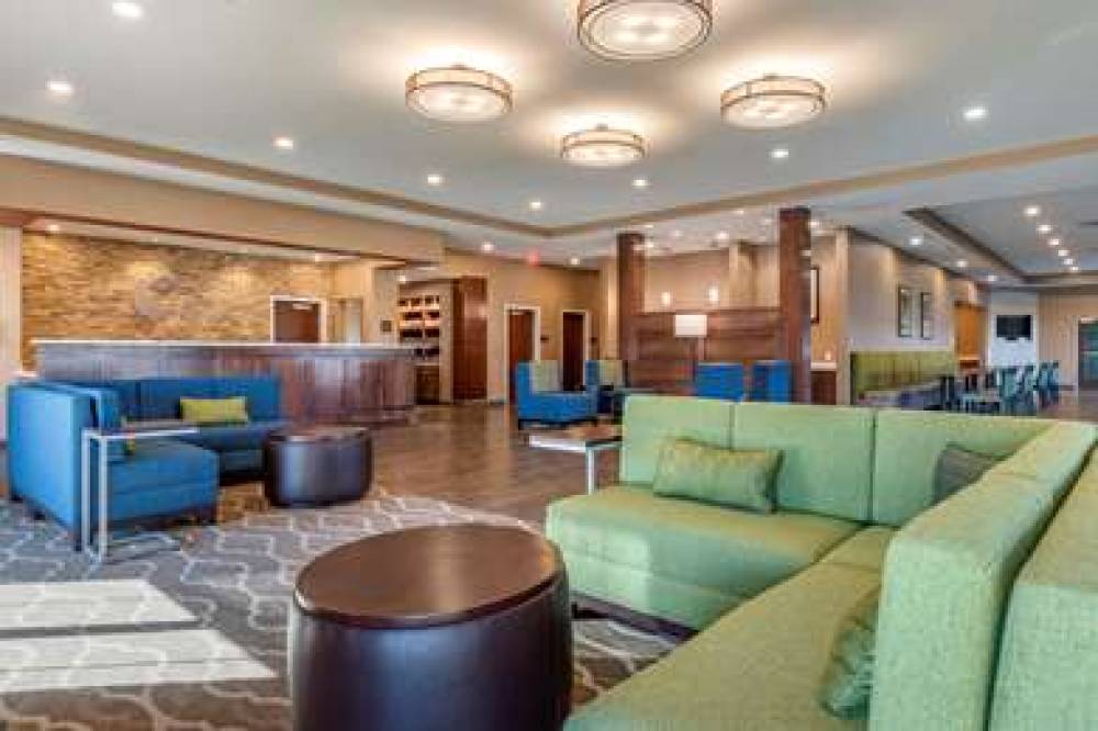 COMFORT SUITES CAMP HILL-HARRISBURG 4