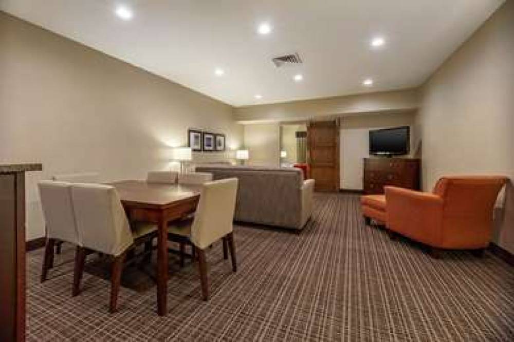 Comfort Suites 10