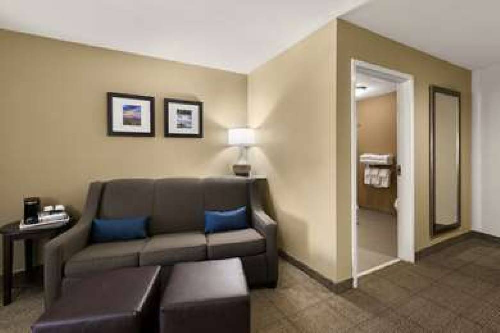 Comfort Suites 8