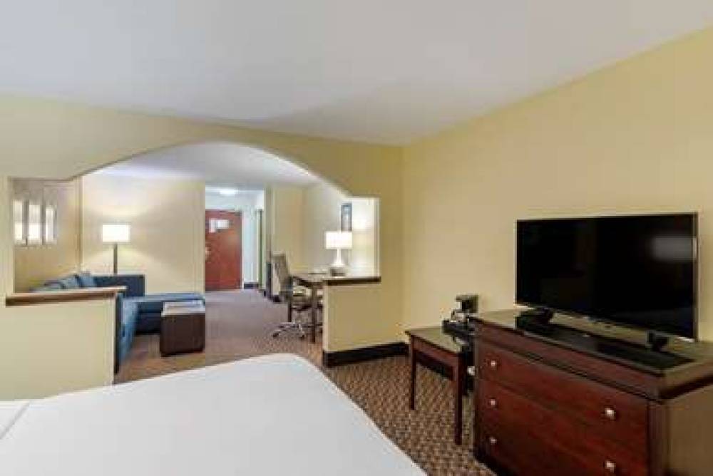 Comfort Suites 10