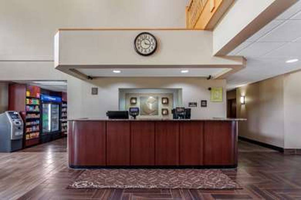 Comfort Suites Delavan - Lake Geneva Area 3