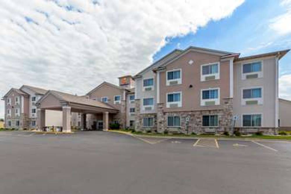 Comfort Suites Delavan - Lake Geneva Area 1