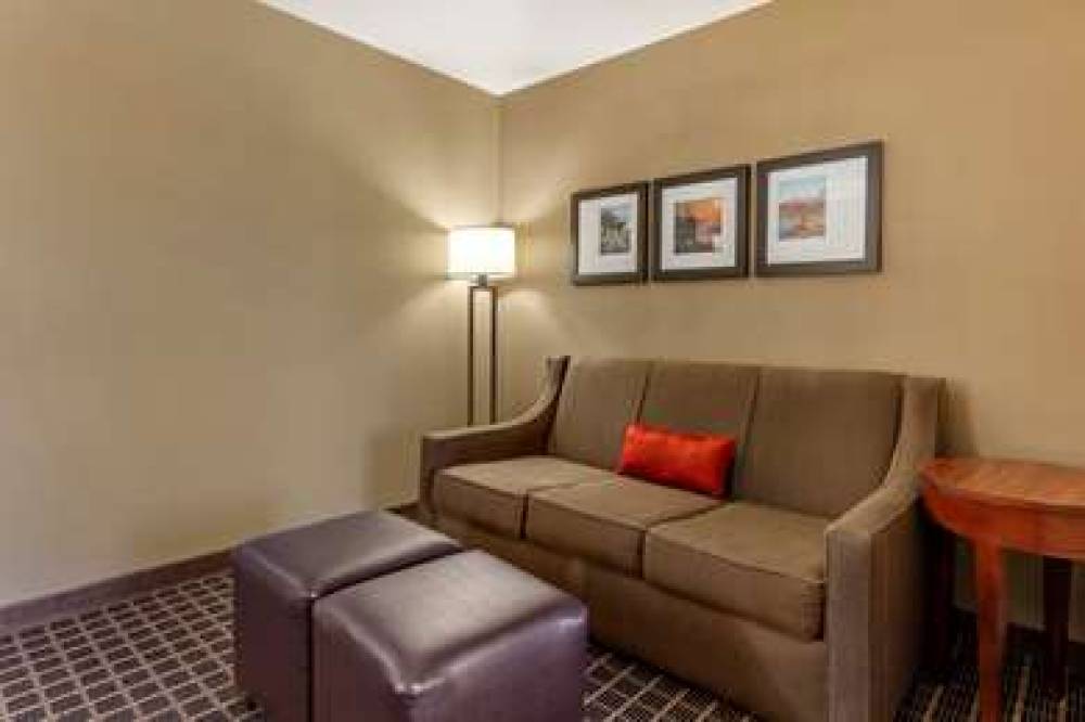 Comfort Suites Delavan - Lake Geneva Area 10