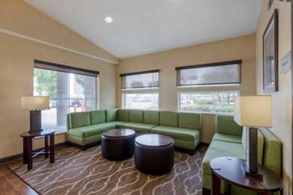 Comfort Suites DFW Airport 6