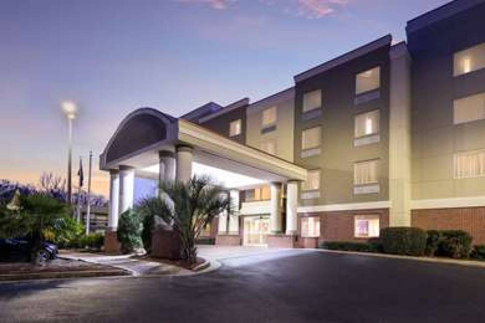 Comfort Suites Forsyth Near I-75 7