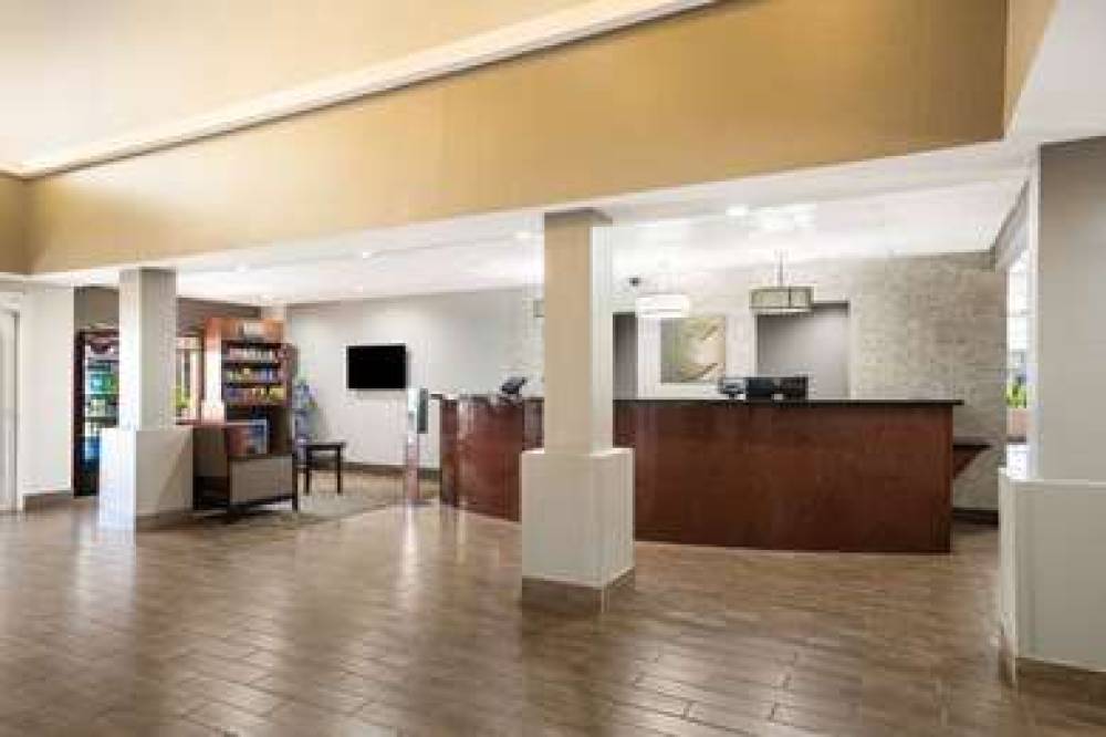 Comfort Suites Forsyth Near I-75 10