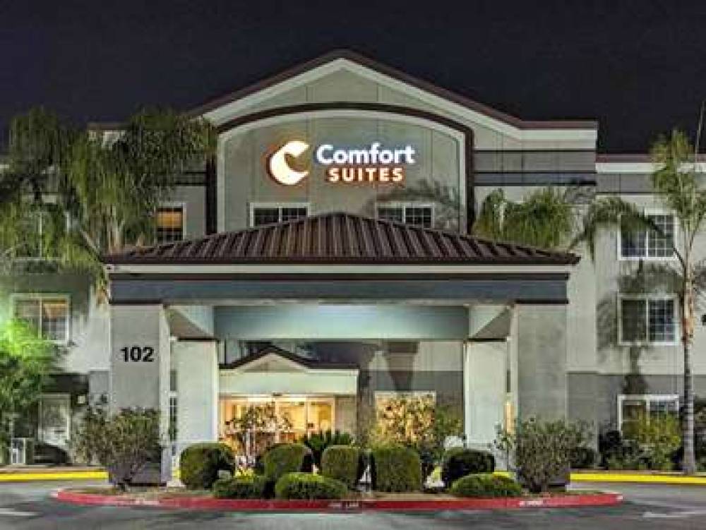 Comfort Suites Fresno River Park 1