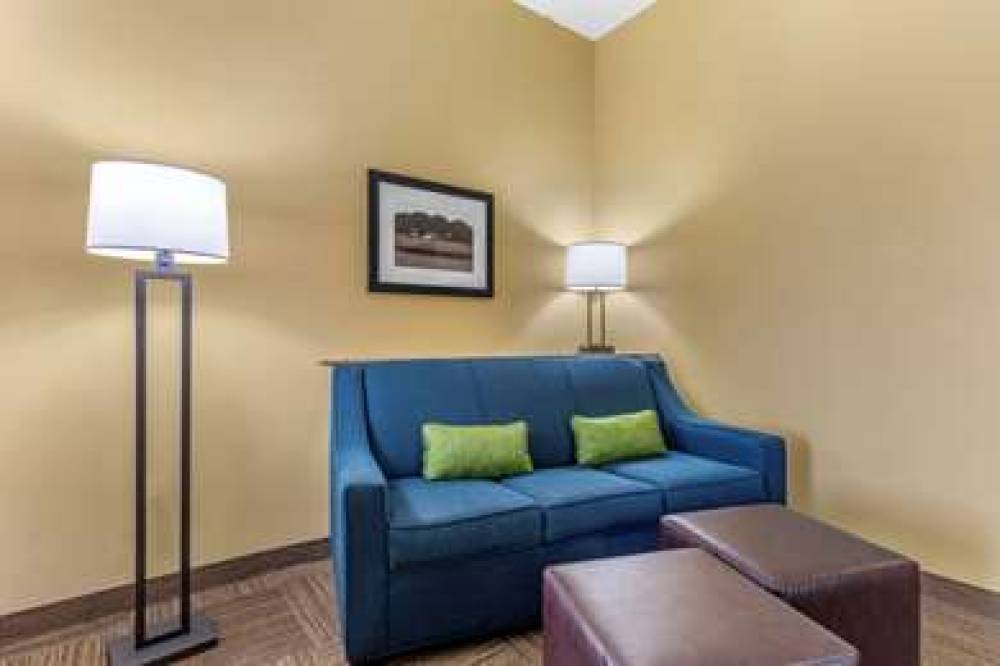 Comfort Suites Frisco 10