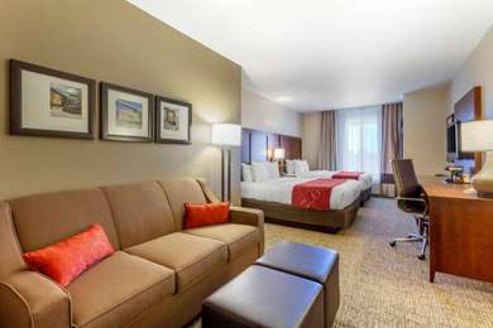 Comfort Suites Glendale - State Farm Stadium Area 8