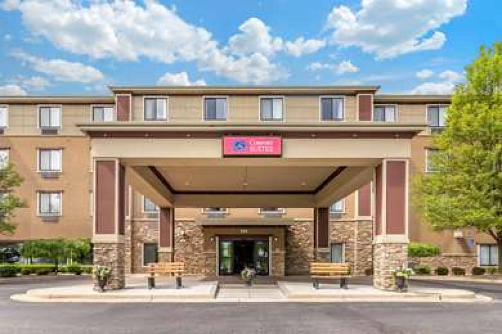 Comfort Suites Grand Rapids North 1