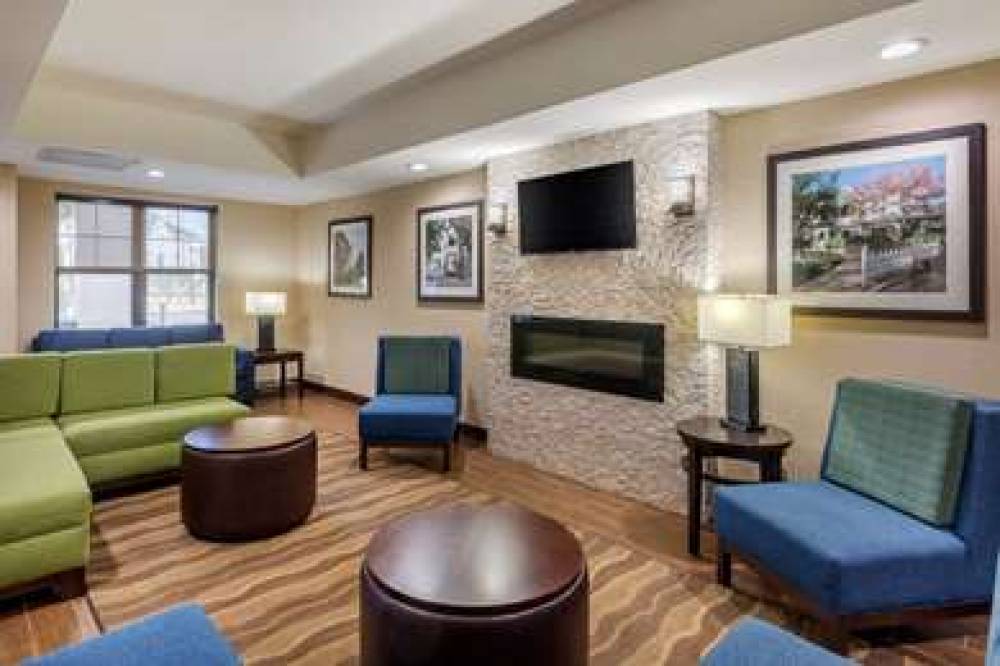 Comfort Suites Hanes Mall 5