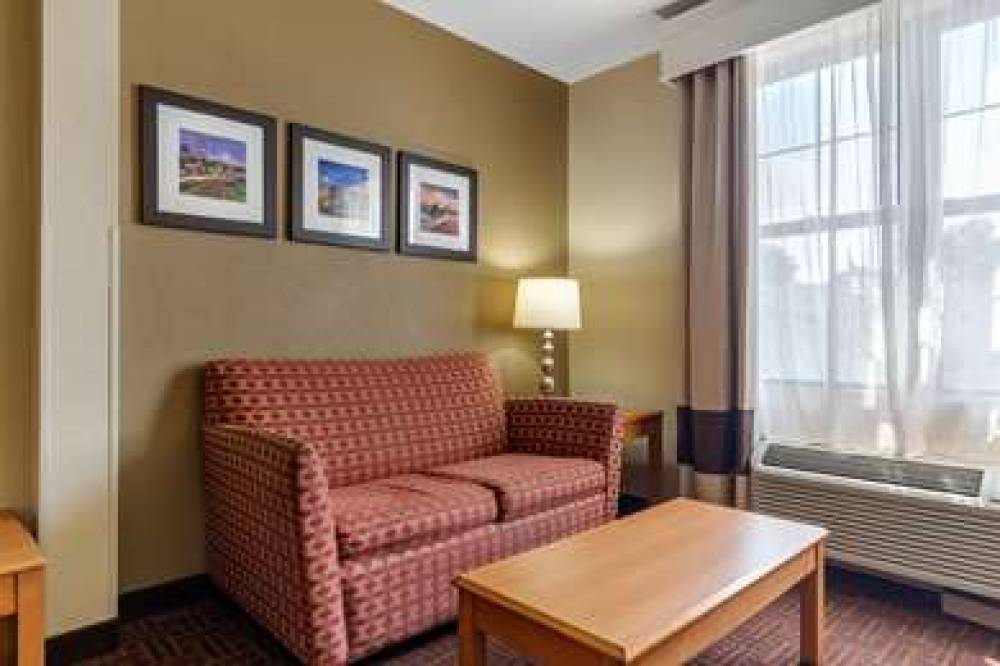 Comfort Suites Hanes Mall 7