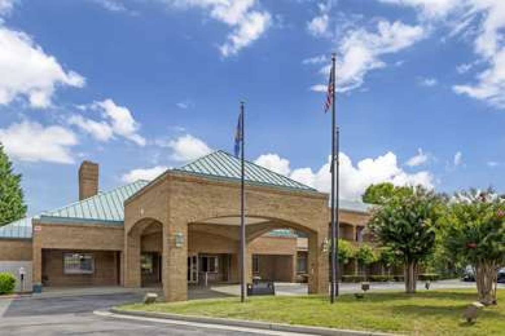 Comfort Suites Inn At Ridgewood Farm 1