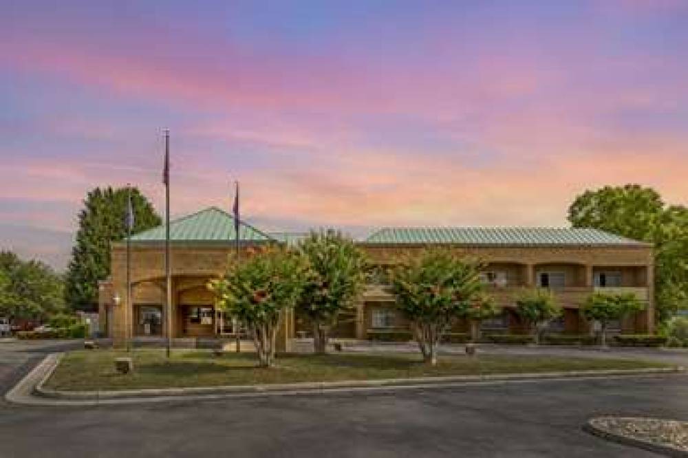 Comfort Suites Inn At Ridgewood Farm