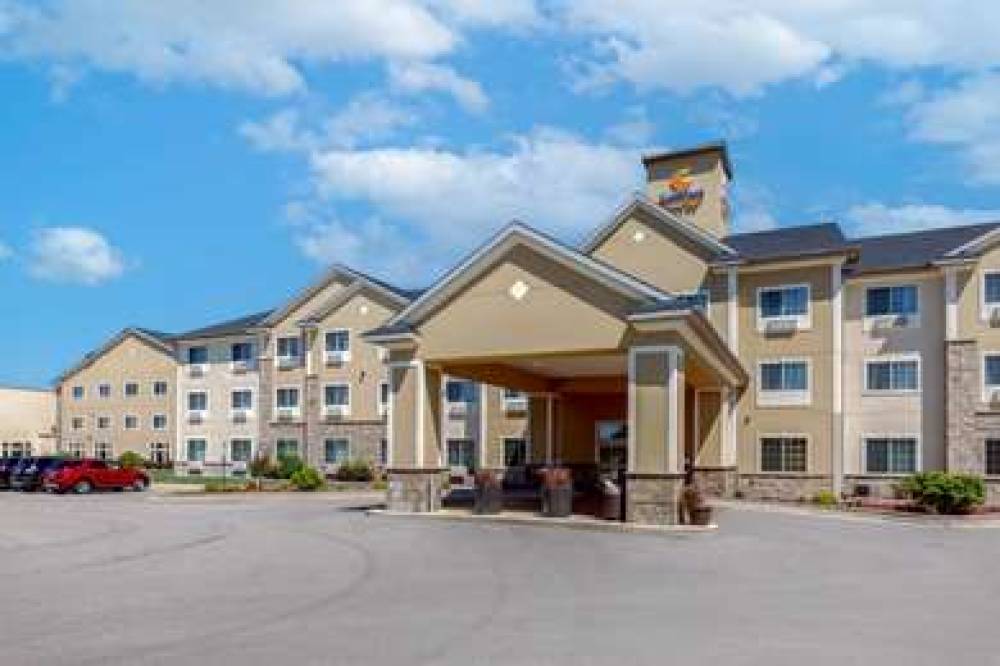 Comfort Suites Johnson Creek Conference Center 2