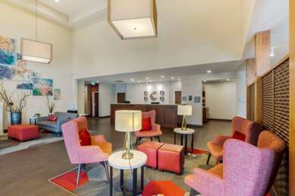 Comfort Suites Loveland 10