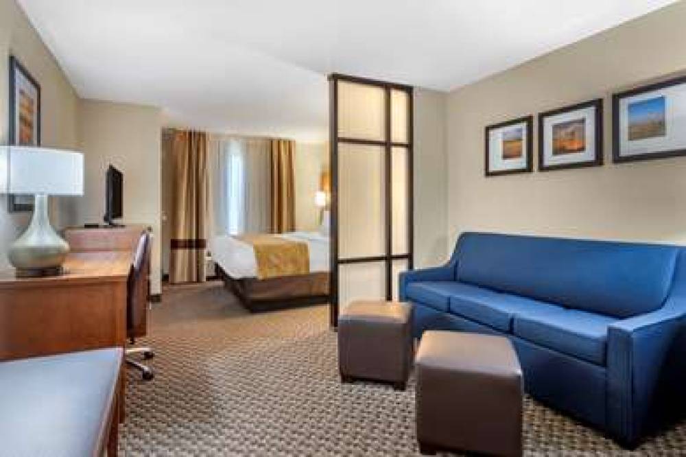 Comfort Suites Manhattan 6