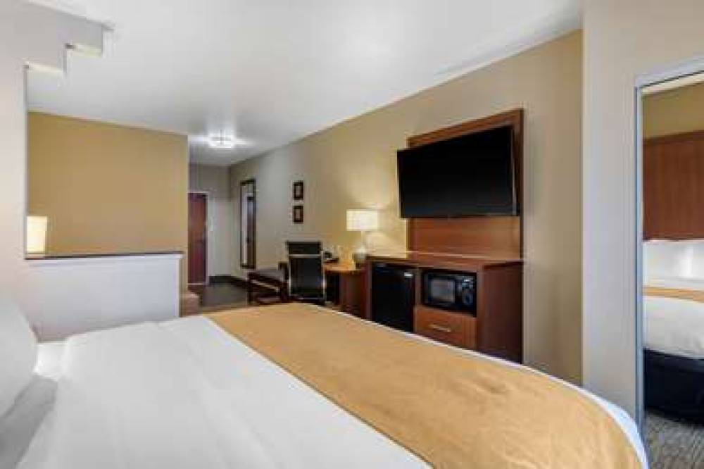 Comfort Suites Marshall 6