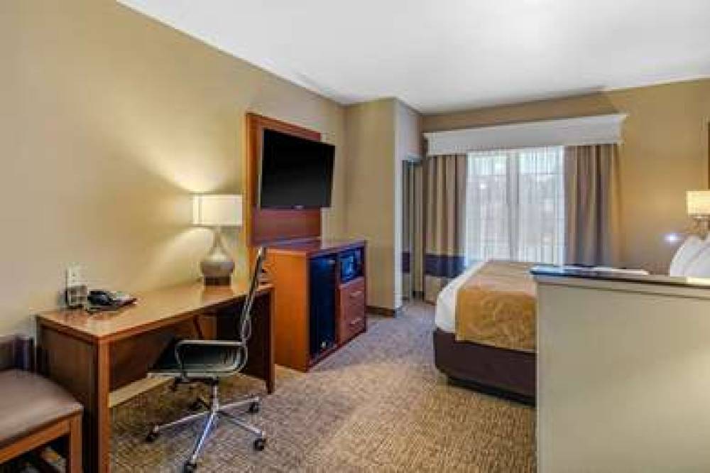 Comfort Suites Marshall 5