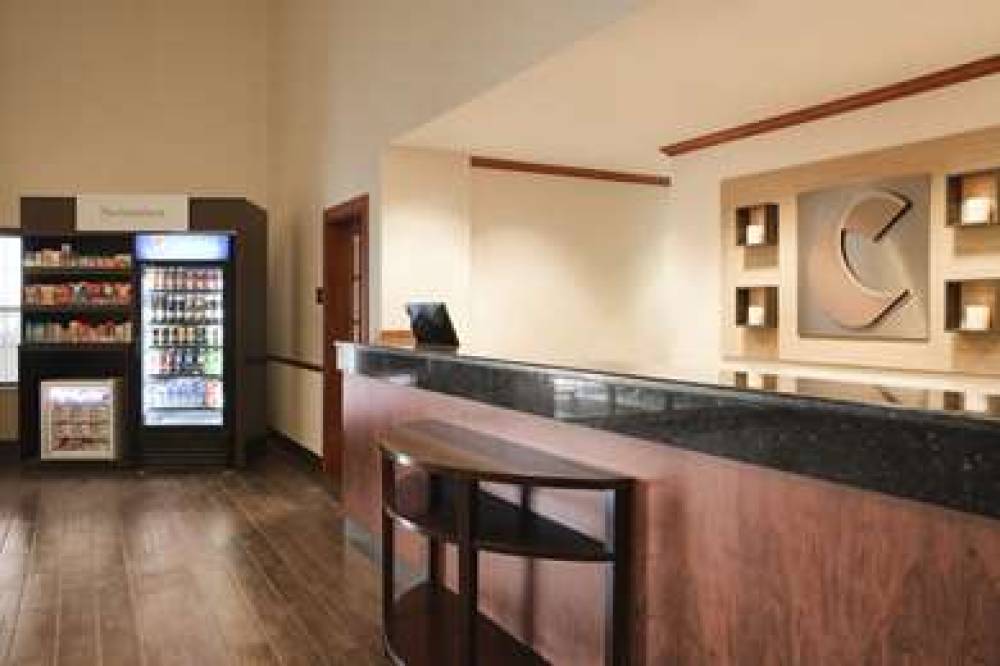 Comfort Suites Milwaukee Airport 9