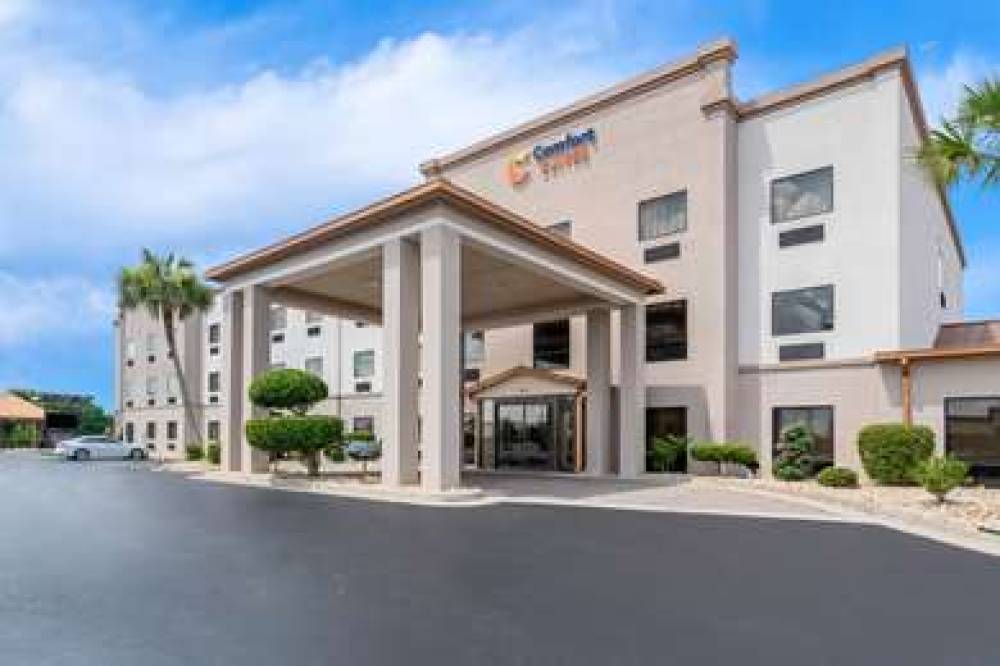 Comfort Suites Near Robins Air Force Base 3