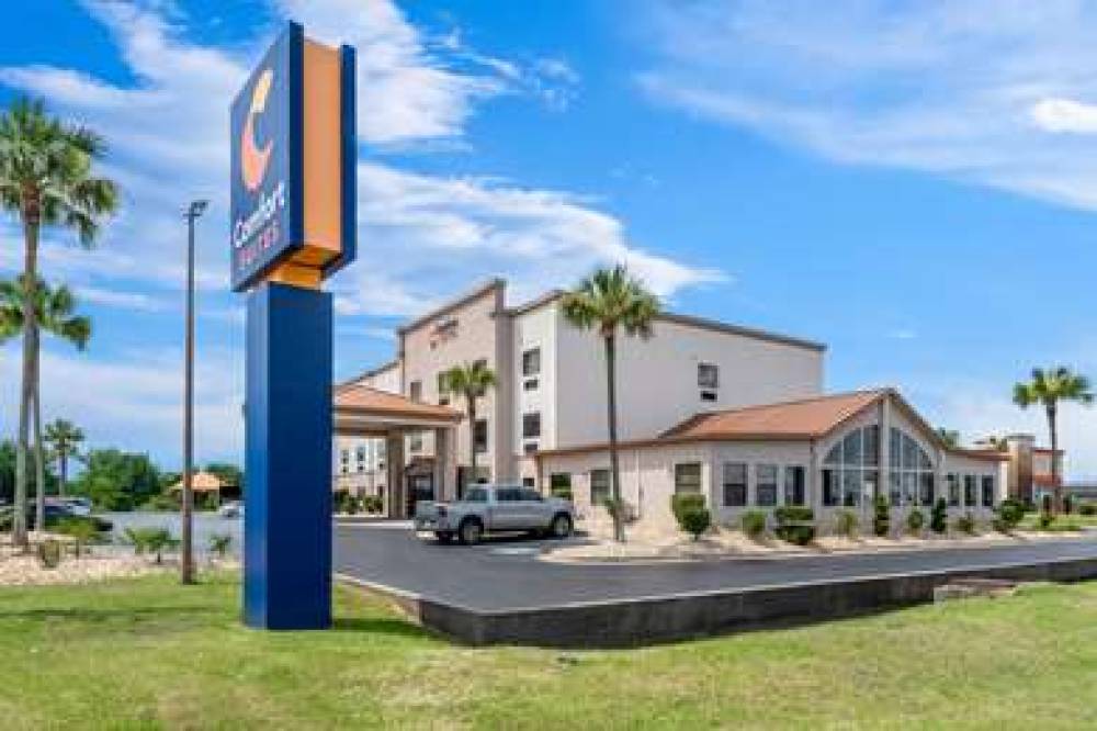 Comfort Suites Near Robins Air Force Base 1