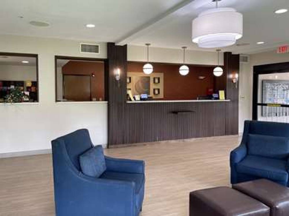 Comfort Suites Near Seaworld 4