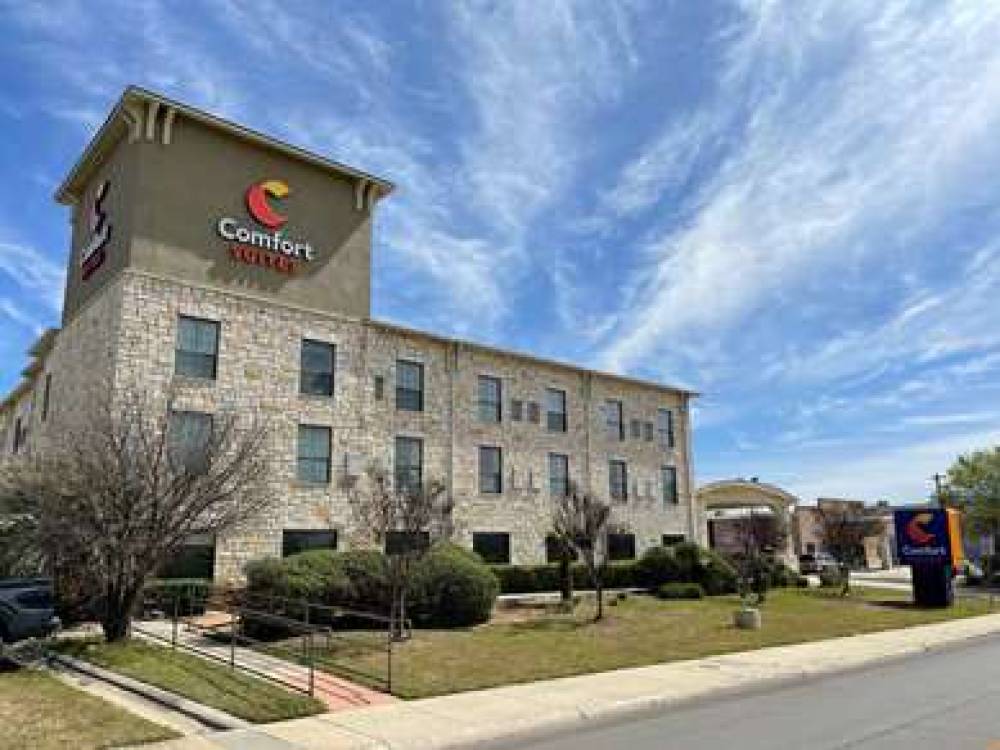 Comfort Suites Near Seaworld 2