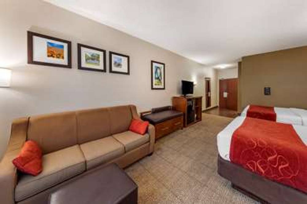 Comfort Suites Near Six Flags Magic Mountain 6