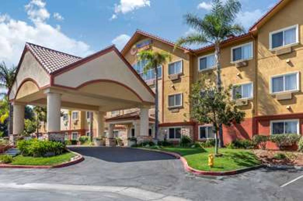 Comfort Suites Near Six Flags Magic Mountain 1