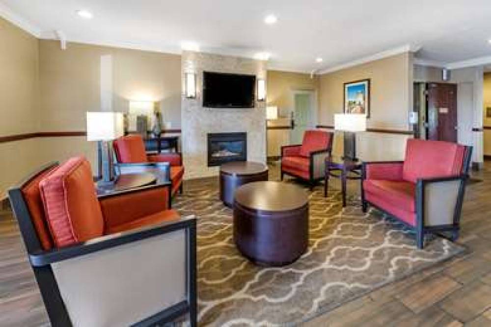 Comfort Suites Near Six Flags Magic Mountain 3