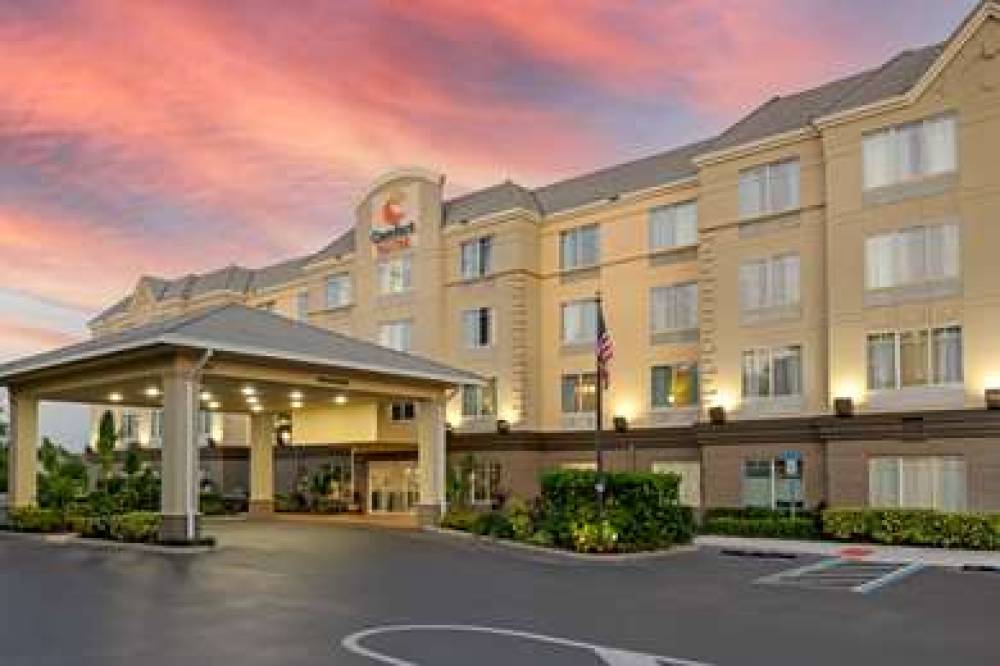 Comfort Suites Near Universal Orlando Resort 1