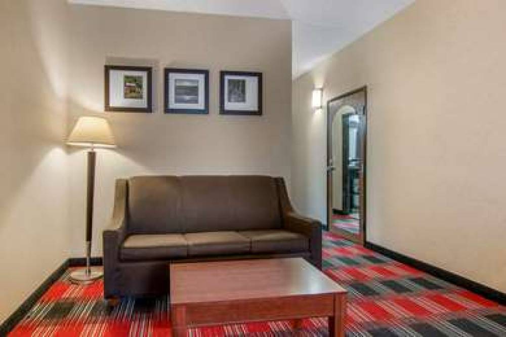 Comfort Suites Near Vancouver Mall 10