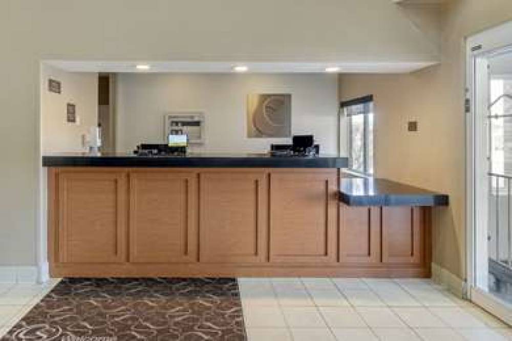 Comfort Suites Normal University Area 4