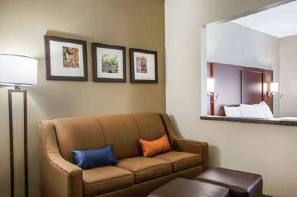 Comfort Suites Old Town Scottsdale 8