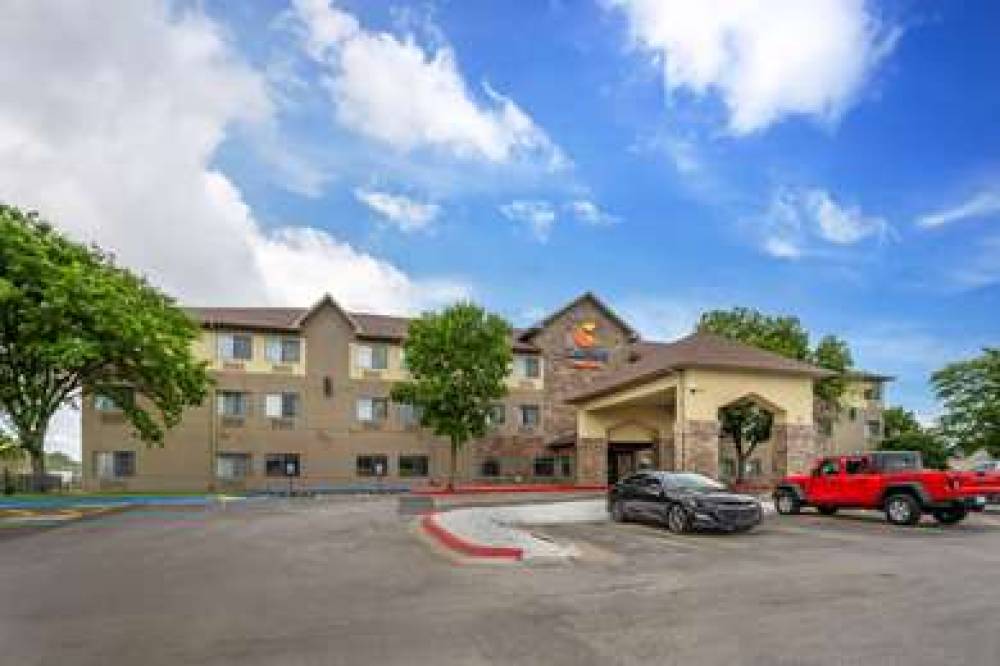 Comfort Suites Omaha East-Council Bluffs 1