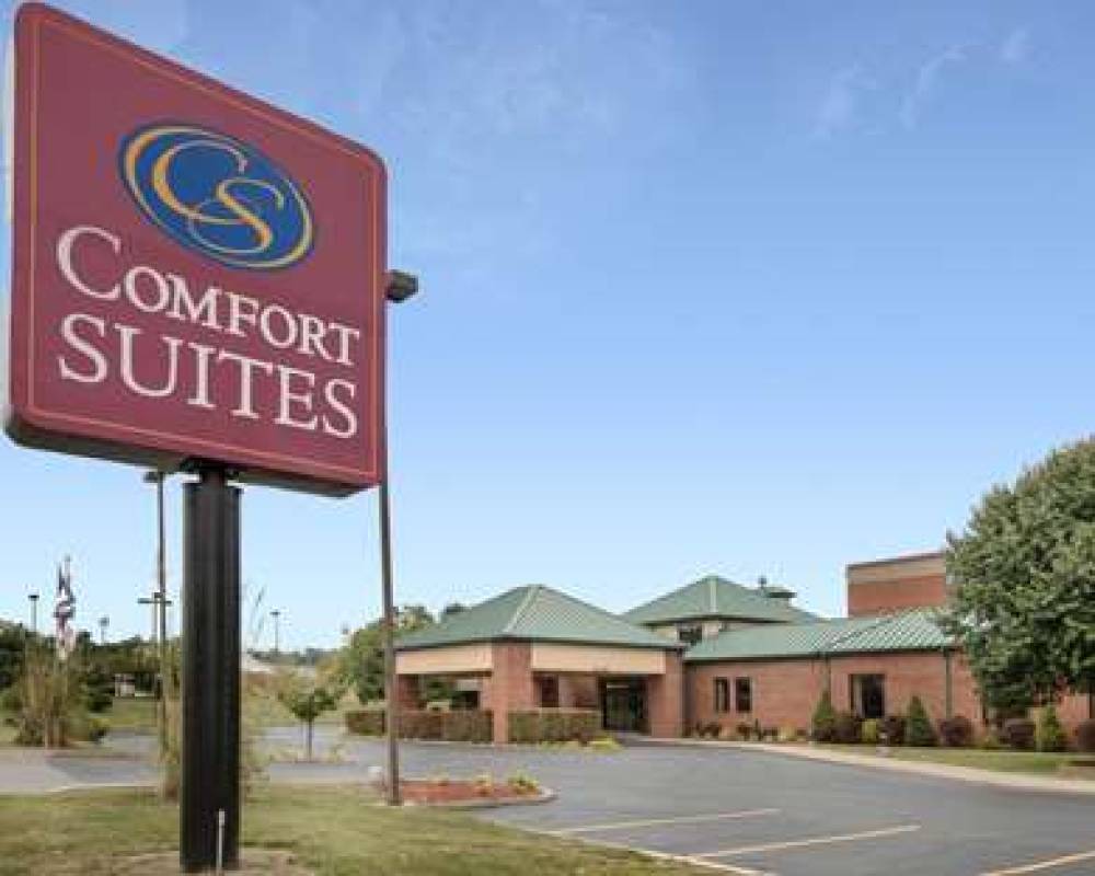 Comfort Suites Parkersburg South 1